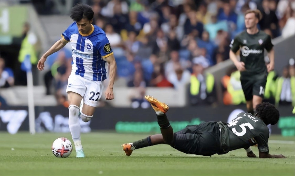  三笘薫传射布莱顿主场力克狼队收获赛季首胜